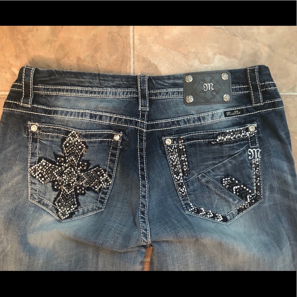 Miss Me Mid Rise Curvy Straight Jean Size 34